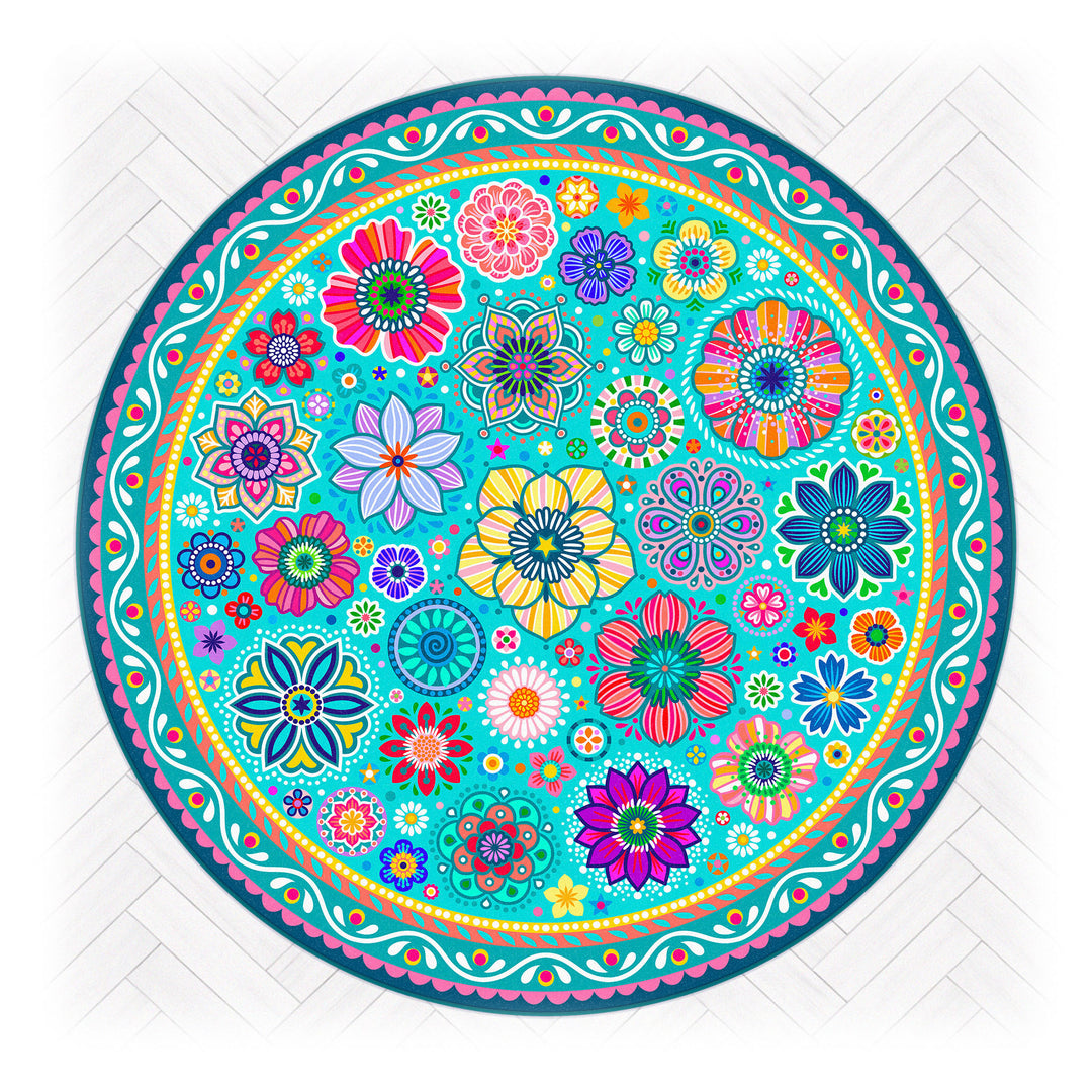 Superweicher Teppich im Design von Bine Brändle mit dem Motiv FLORA in Türkis, frisch und dekorativ gestaltet.